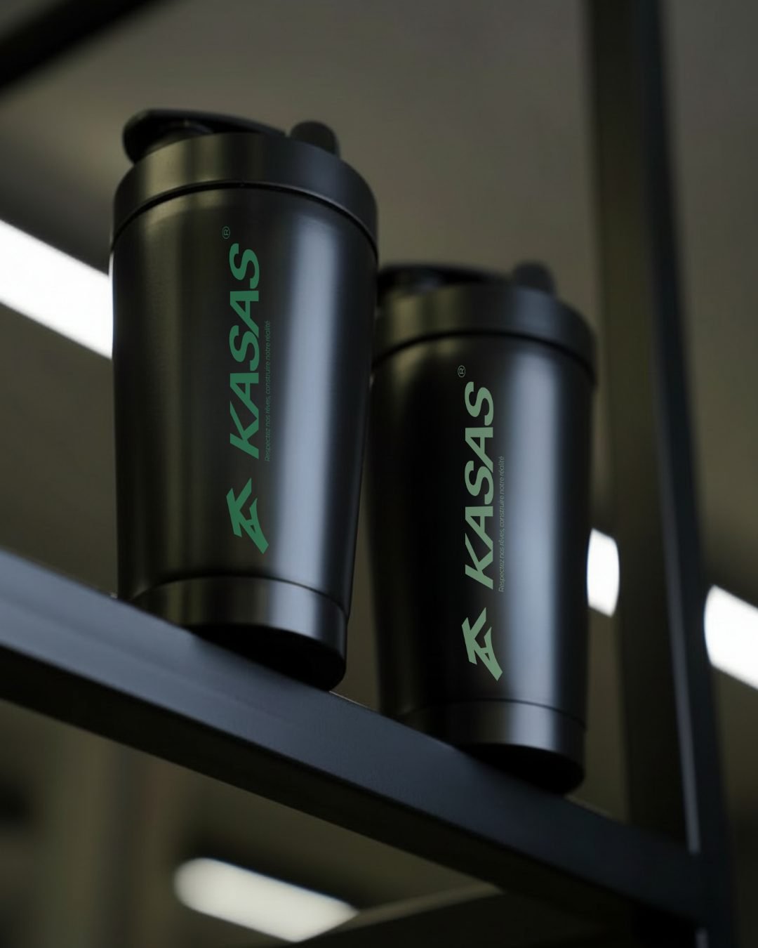 Gourdes isothermes noires gravées du logo Kasas